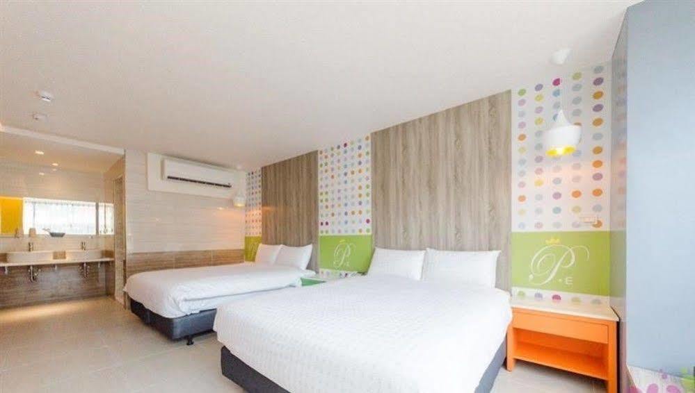 P&E Hotel Tainan Esterno foto