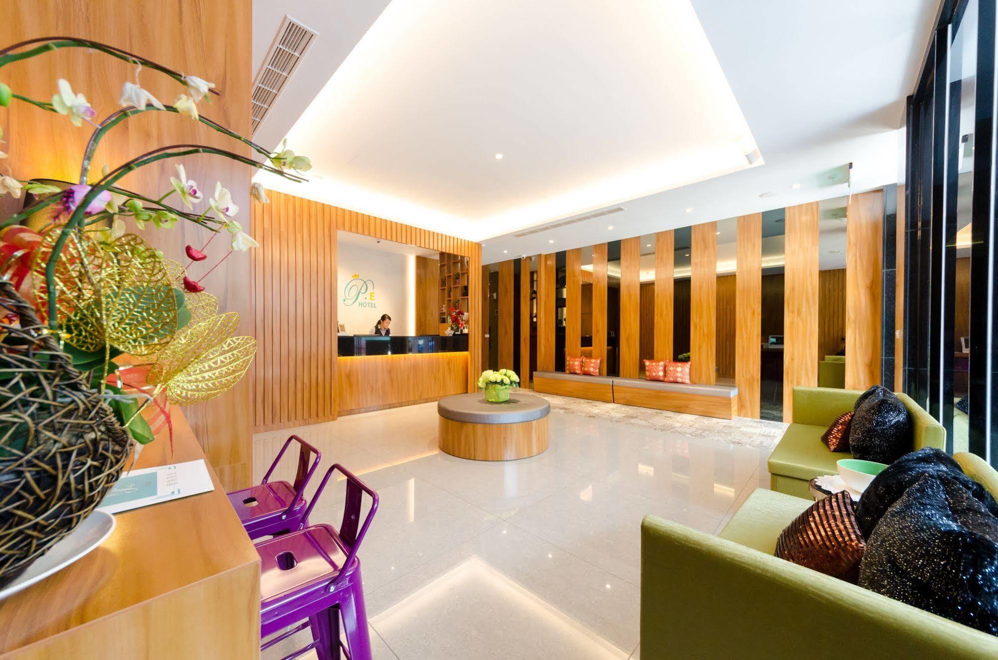 P&E Hotel Tainan Esterno foto