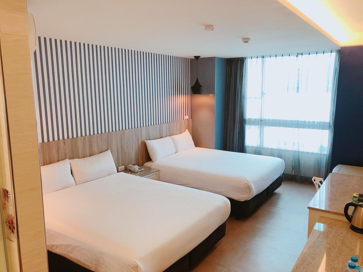 P&E Hotel Tainan Esterno foto